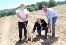 Entrepreneur Penny Streeter to Introduce First English Sparkling Wine Pinotage Vineyard